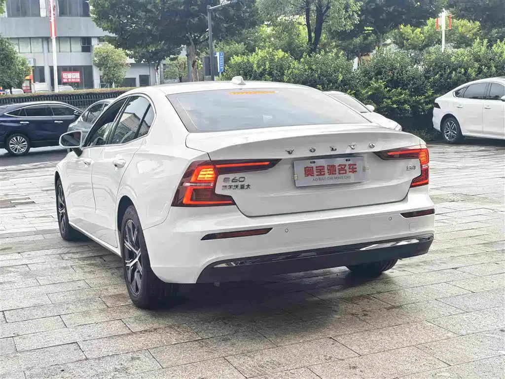 Volvo S60 2025 2025 B4 Smart Luxury Edition