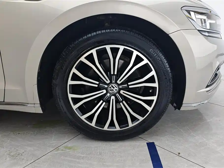Volkswagen Phideon 2018 Facelift 380TSI FWD Business фото 6