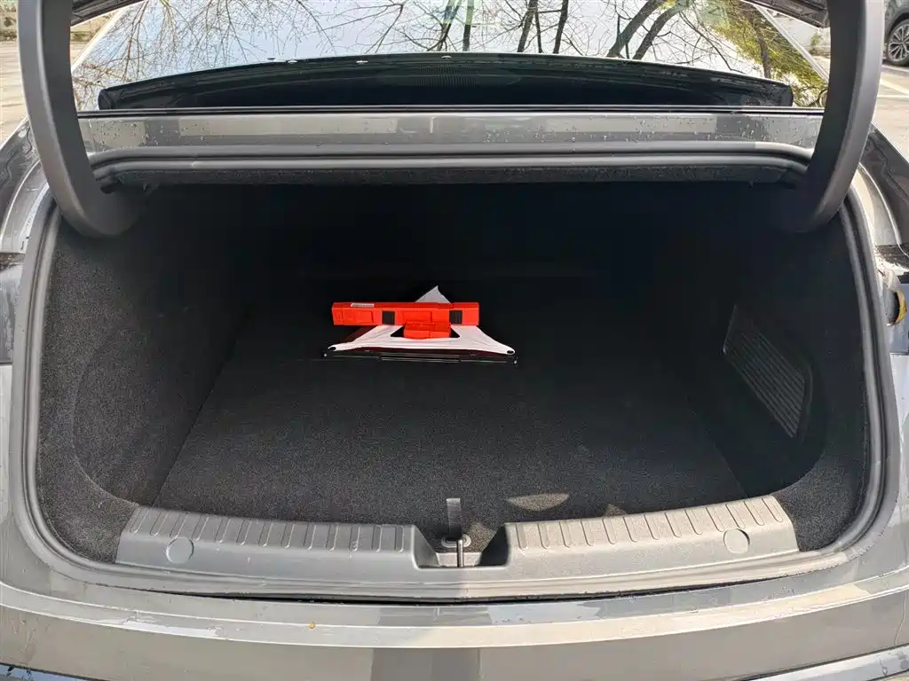 GEELY GALAXY GALAXY E8