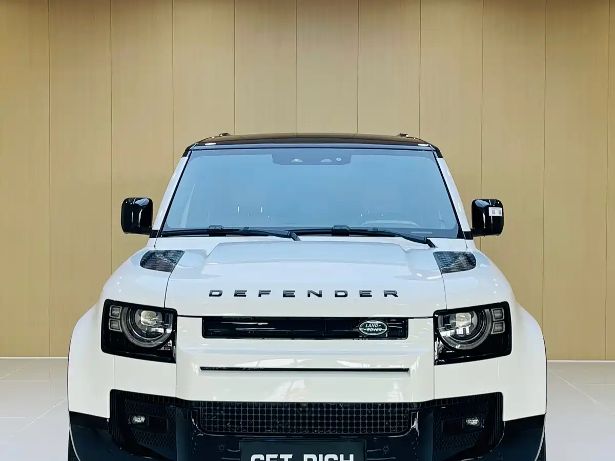 Land Rover Defender 2025 110 3.0T P400 -Dynamic HSE фото 2