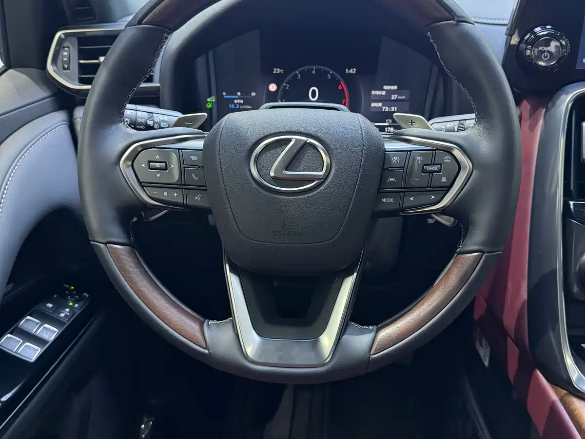 Lexus LX 2025 700h Boundary Edition фото 17