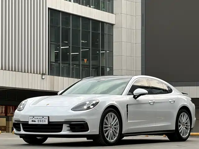 PORSCHE PANAMERA