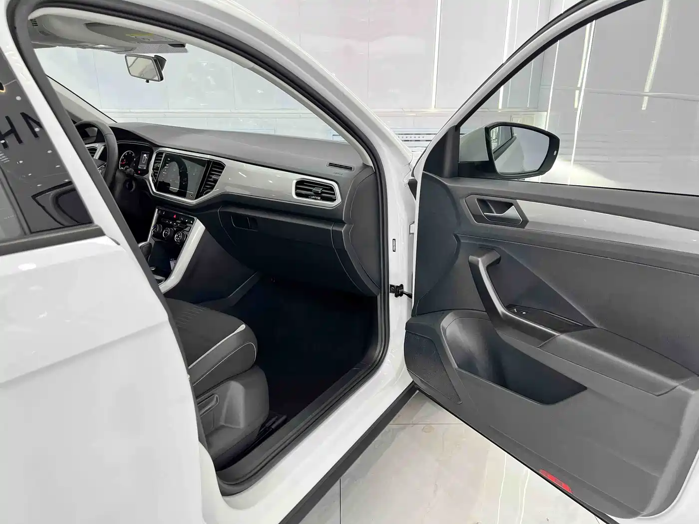 Volkswagen T-ROC 2022 280TSI DSG 2WD Comfort PLUS фото 18