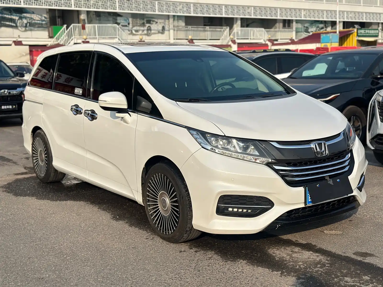 Photo 3 - Honda Odyssey