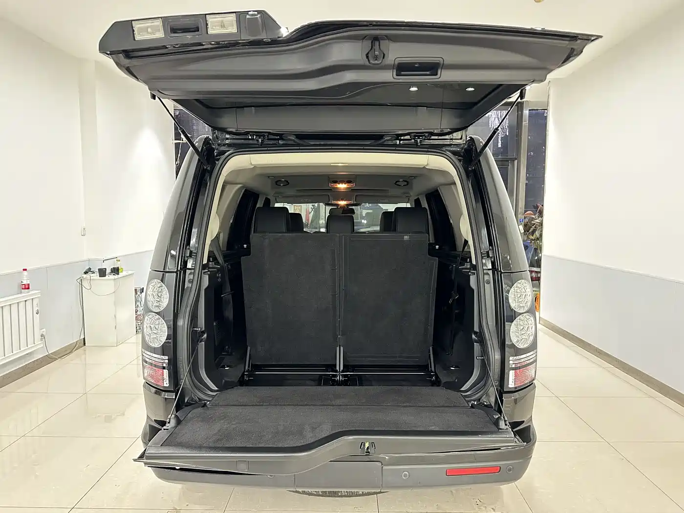 Land Rover Discovery 2015 3.0 SDV6 HSE Diesel фото 35