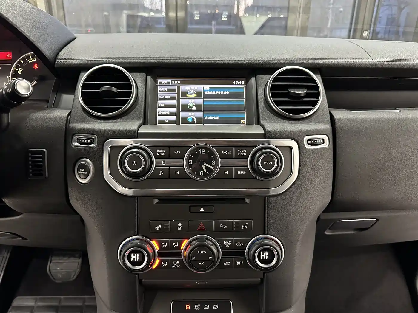 Land Rover Discovery 2015 3.0 SDV6 HSE Diesel фото 17