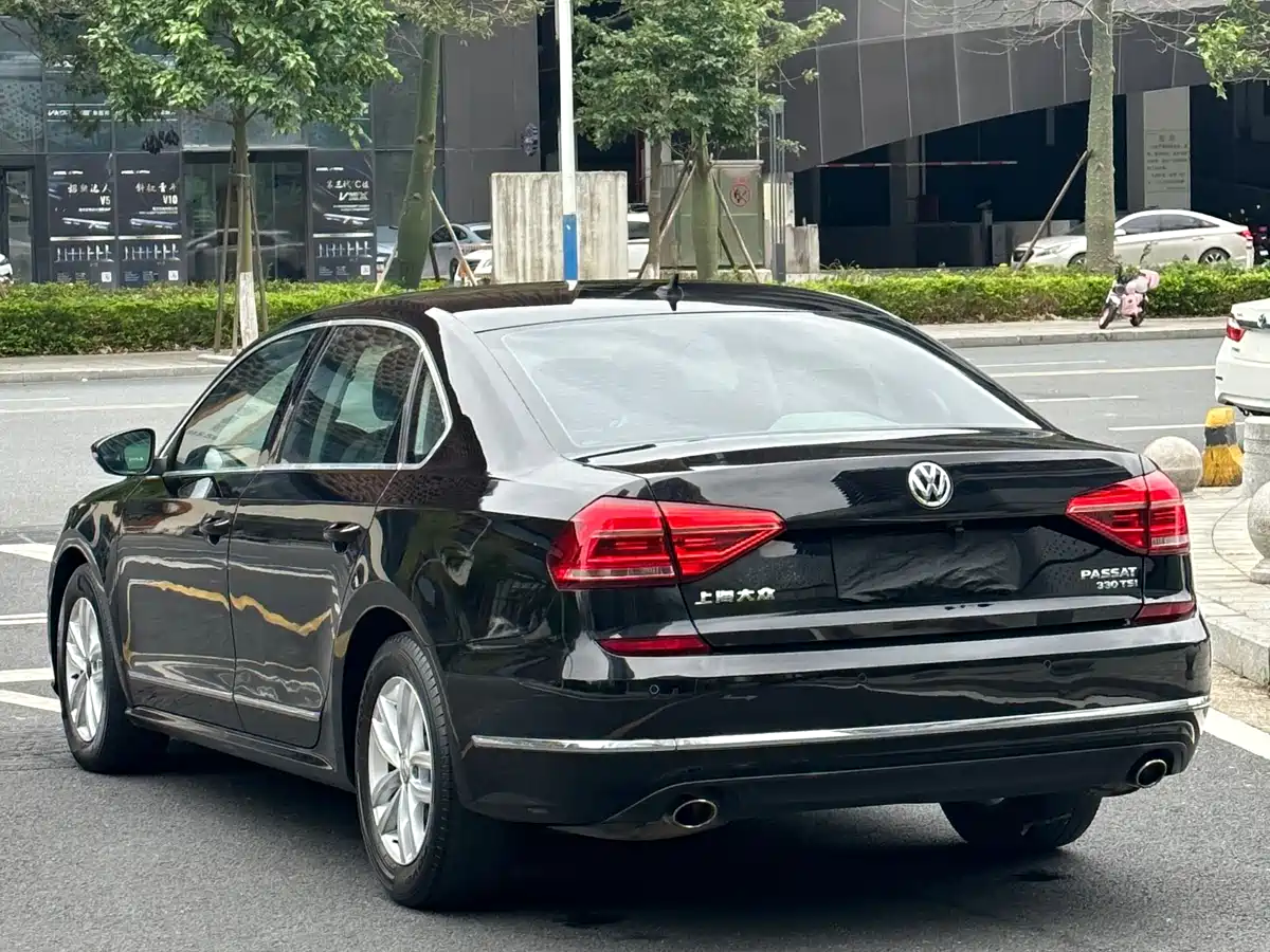 Volkswagen Passat 2016 330TSI DSG Honor Edition фото 18