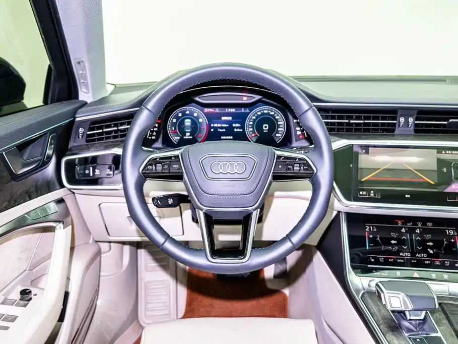 Фото 10 - Audi A6L