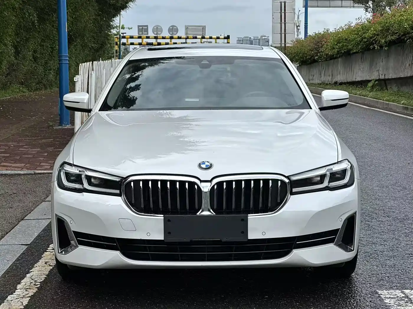BMW 5 Series 2023 530Li Leading Luxury Package фото 2