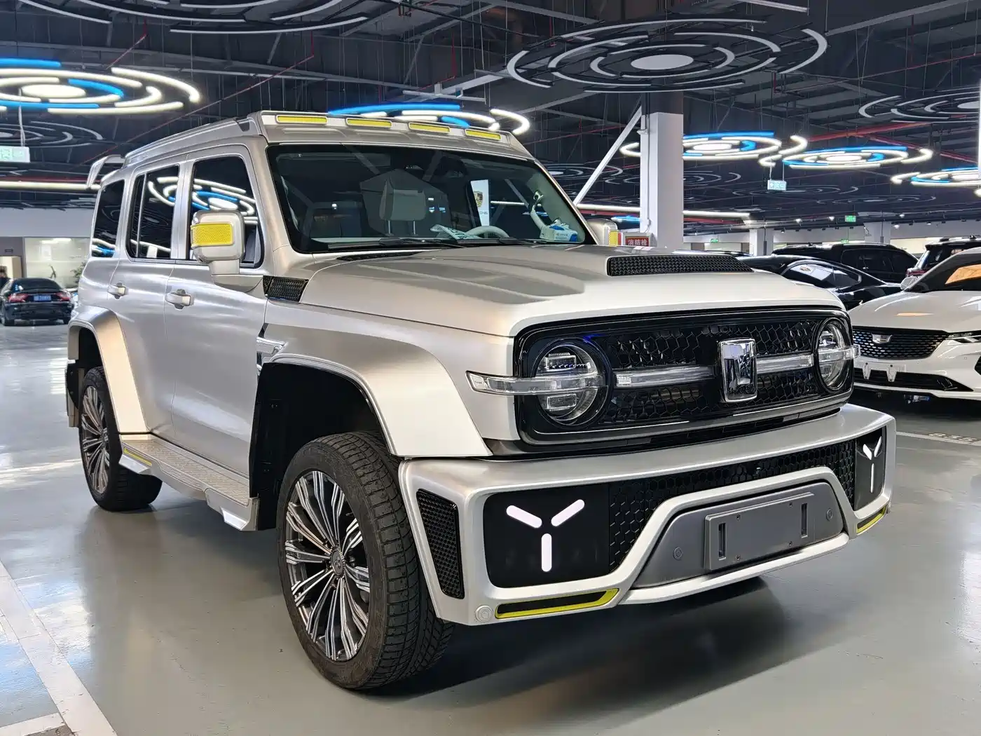 TANK CO CREATION TANK 300