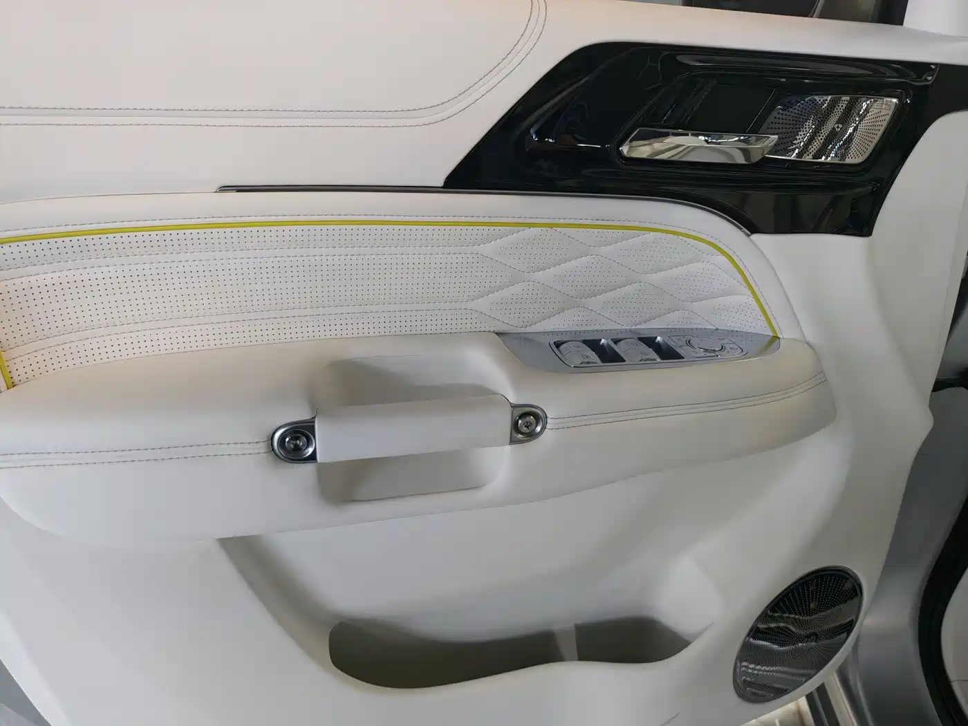 TANK CO CREATION TANK 300