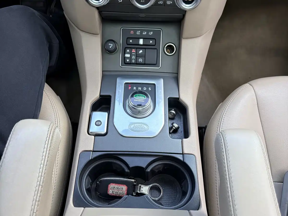 Land Rover Discovery 2015 3.0 SC V6 SE фото 10
