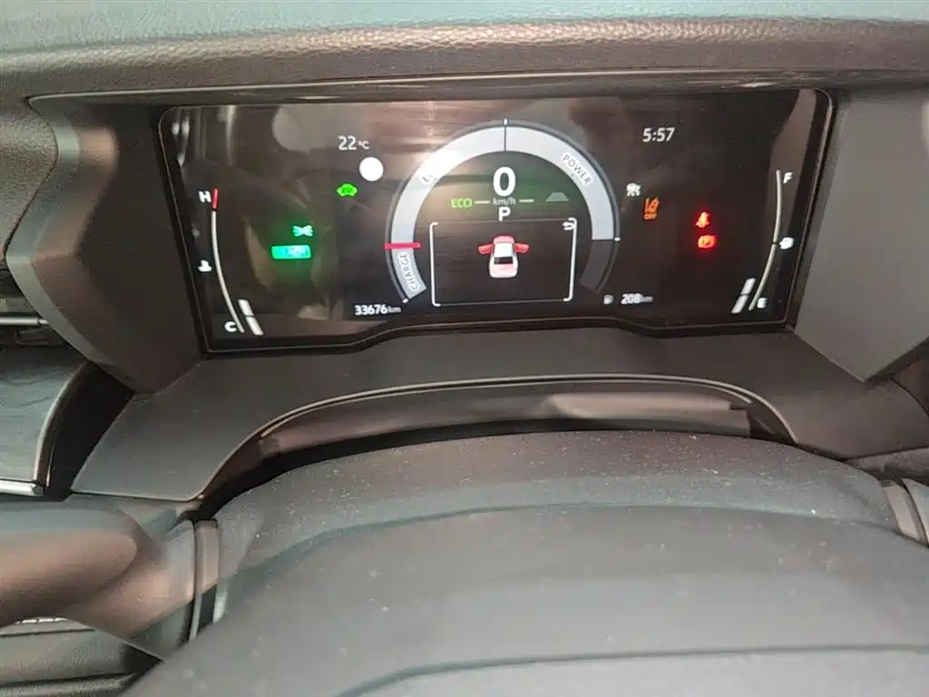 Toyota Camry 2024 Hybrid 2.0HE Elite Edition фото 12