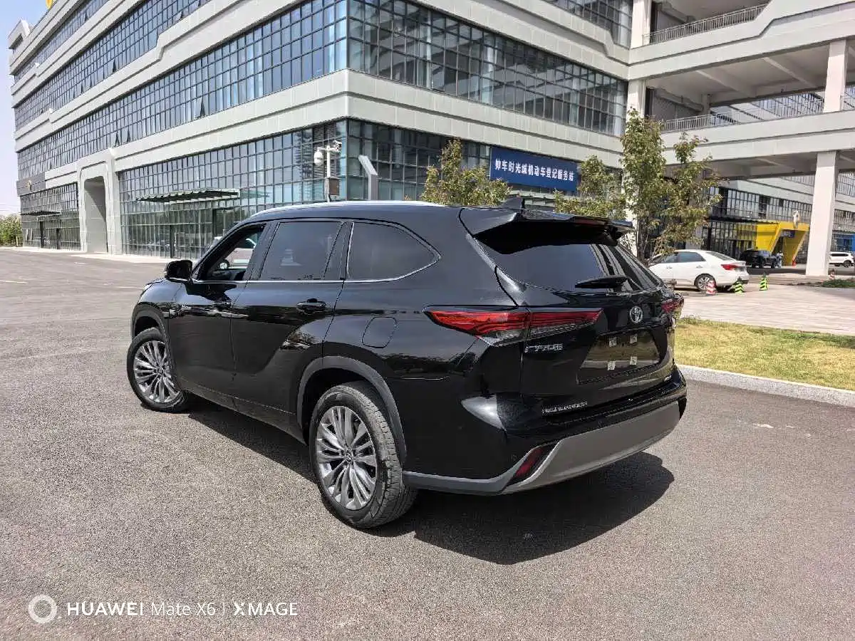 Toyota Highlander 2024 2.5L Smart Hybrid 4WD Premium 7-seater фото 6