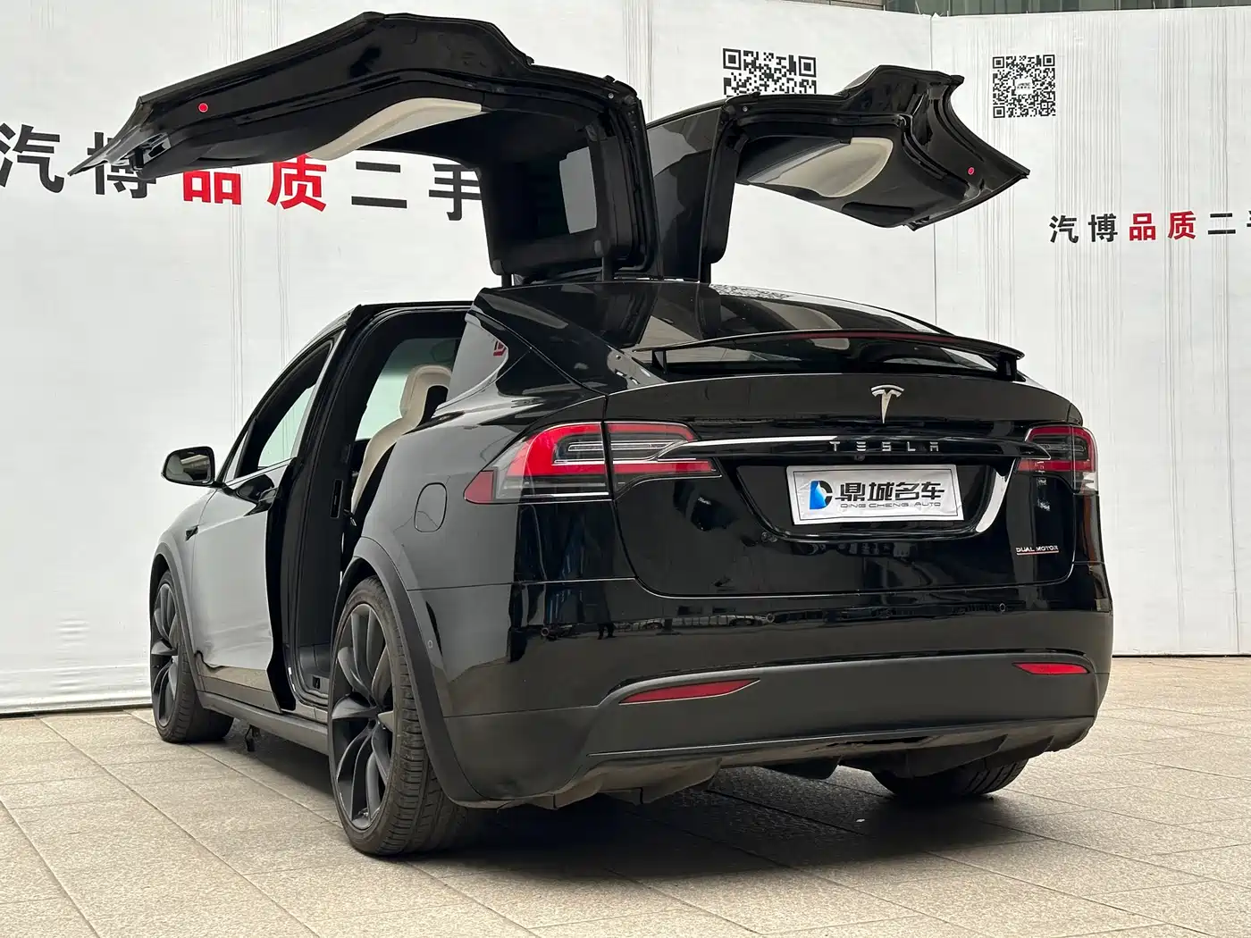 TESLA MODEL X