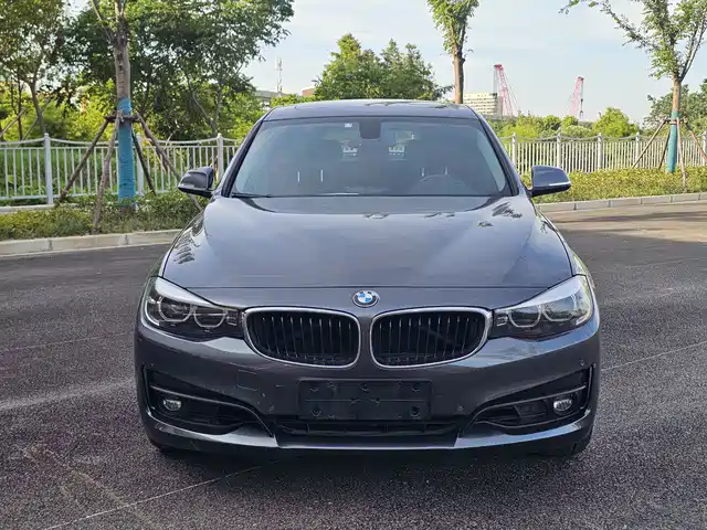 BMW 3 Series GT 2019 320i Fashion Model — фото 2