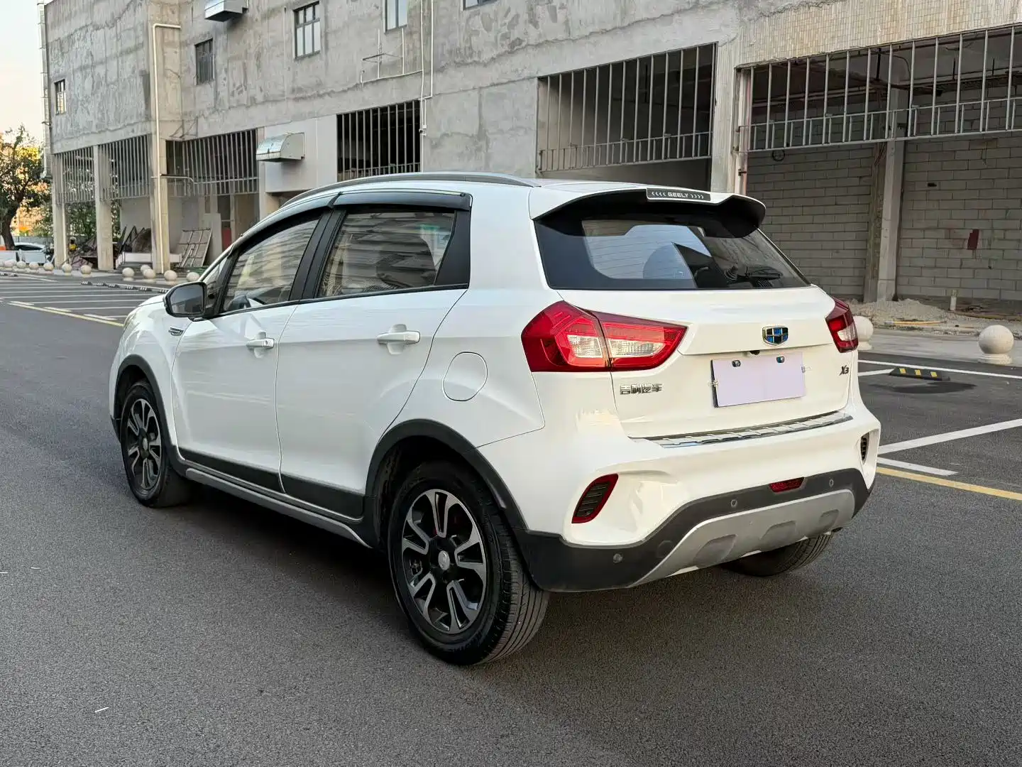 Фото 7 - Geely Vision X3