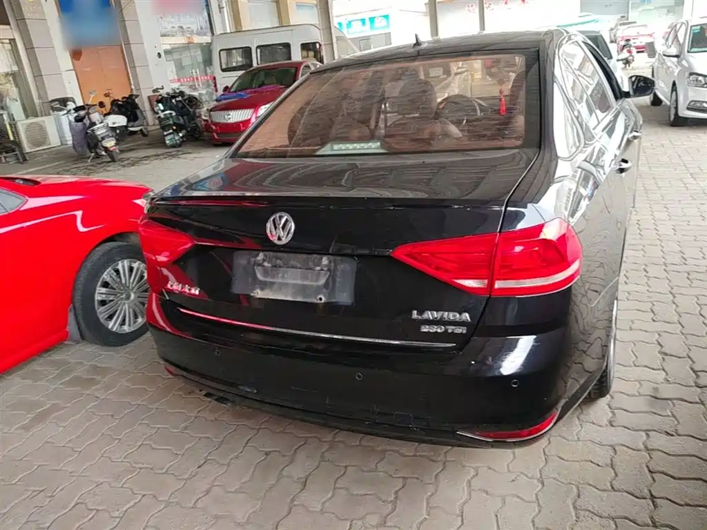 Volkswagen Lavida 2015 230TSI DSG Comfort Edition фото 6