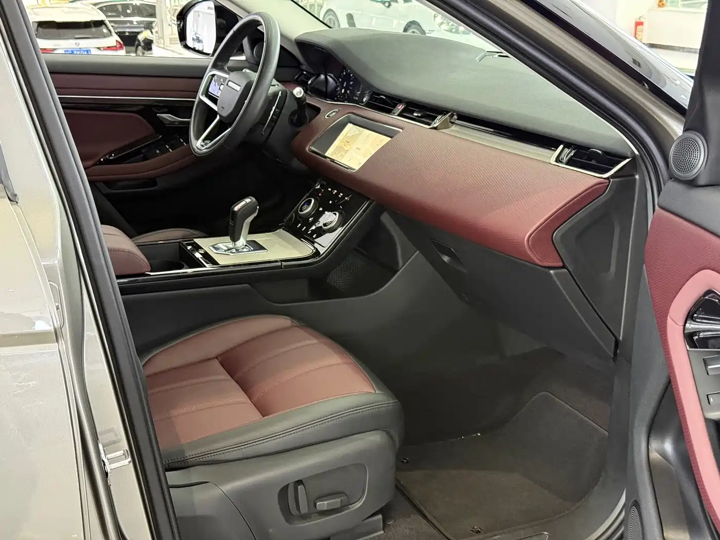 Land Rover Range Rover Evoque 2021 Range Rover Evoque L 249PS R-Dynamic S Performance Edition фото 10