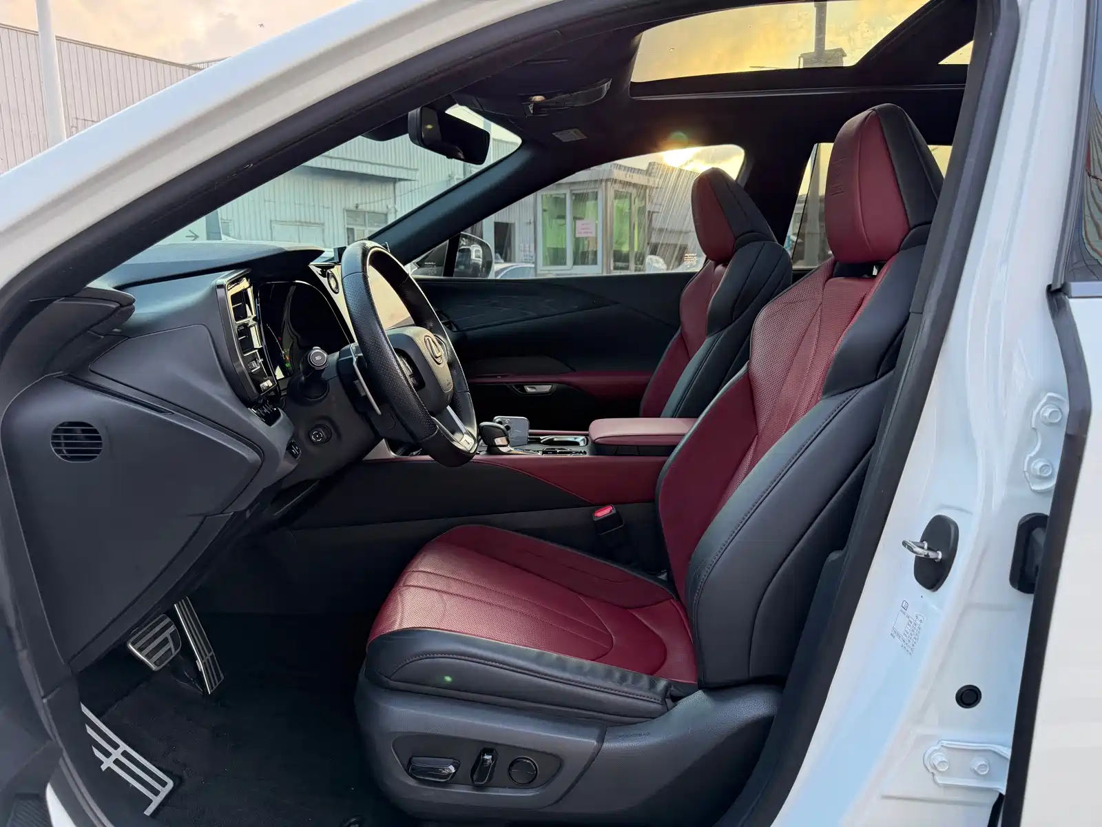 Фото 4 - Lexus RX