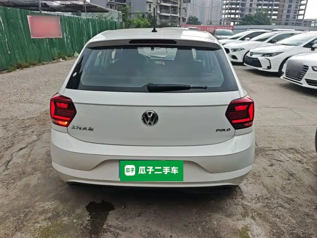 VOLKSWAGEN POLO