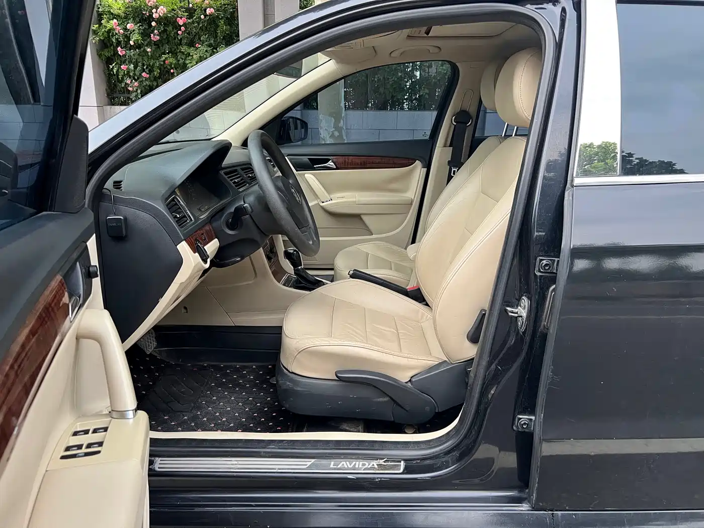 Volkswagen Lavida 2013 Facelift Classic 1.6L Automatic Comfort фото 6