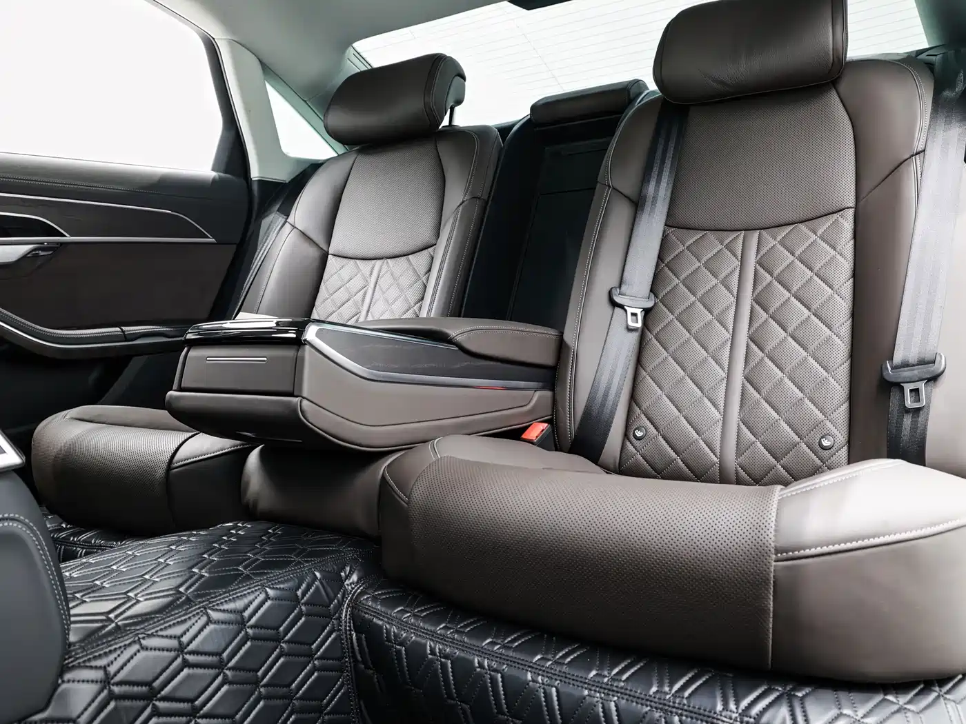 Audi A8 2025 A8L 50 TFSI quattro Exclusive Selection фото 12