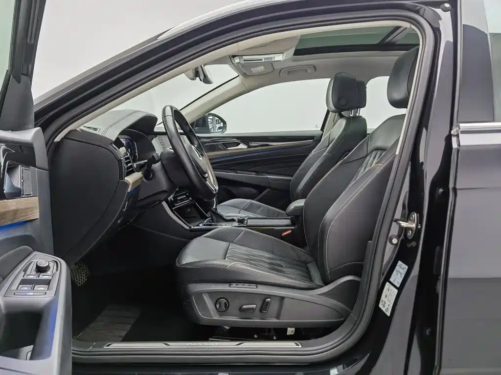 Фото 10 - Volkswagen Passat