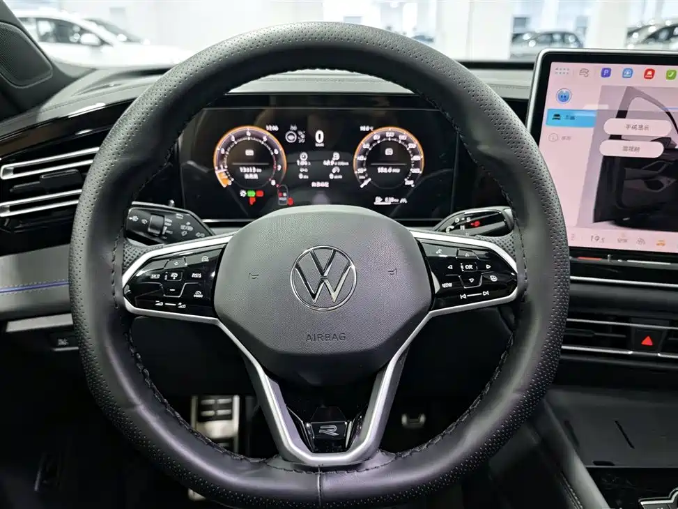 صورة 11 - Volkswagen Tiguan L