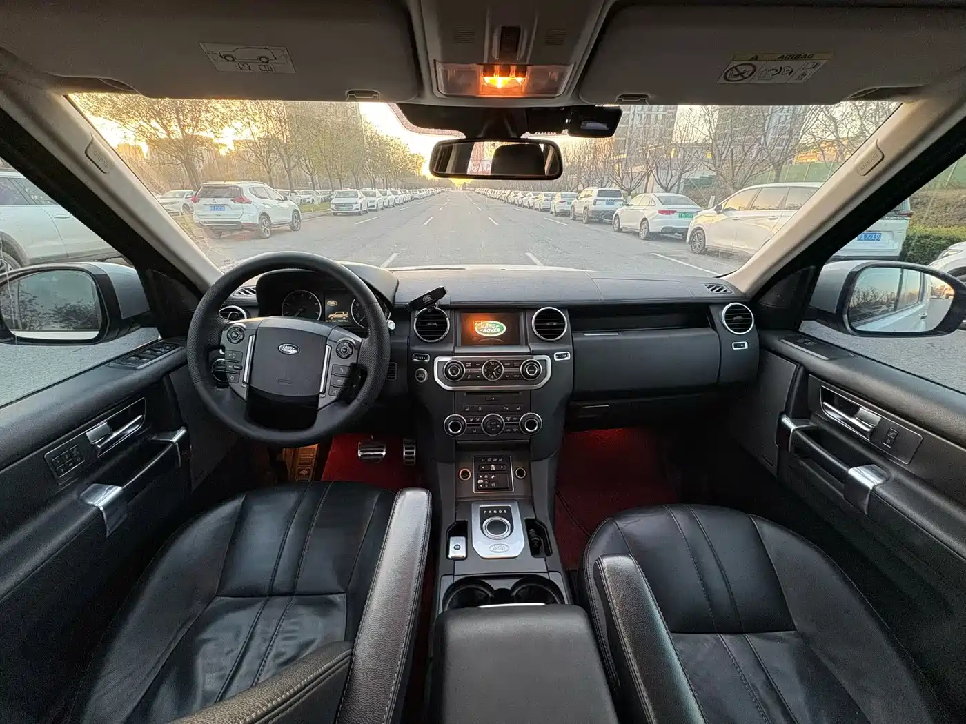 Land Rover Discovery 2015 3.0 SC V6 SE фото 6