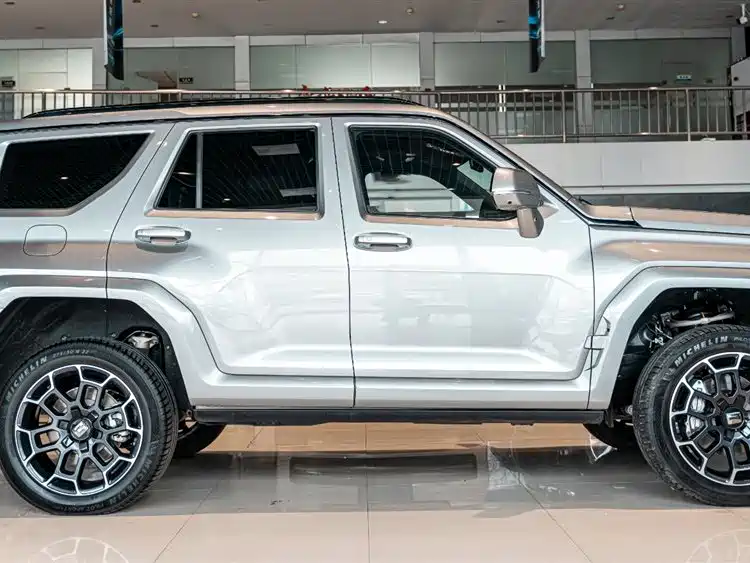 TANK TANK 700 NEW ENERGY