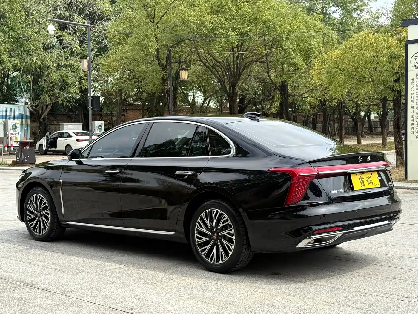 Hongqi H5 2025 2.0T Automatic Flag Celebration 500,000 Units Anniversary Edition фото 16