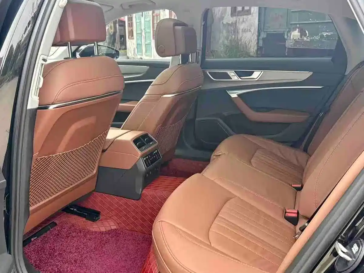 Фото 5 - Audi A6L