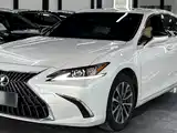 Фото 1 - Lexus ES