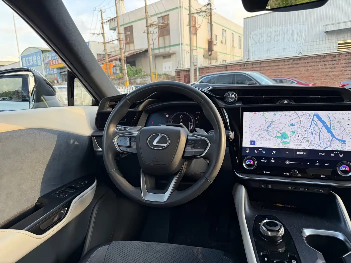 Lexus RZ 2023 450e 4WD Premium фото 7