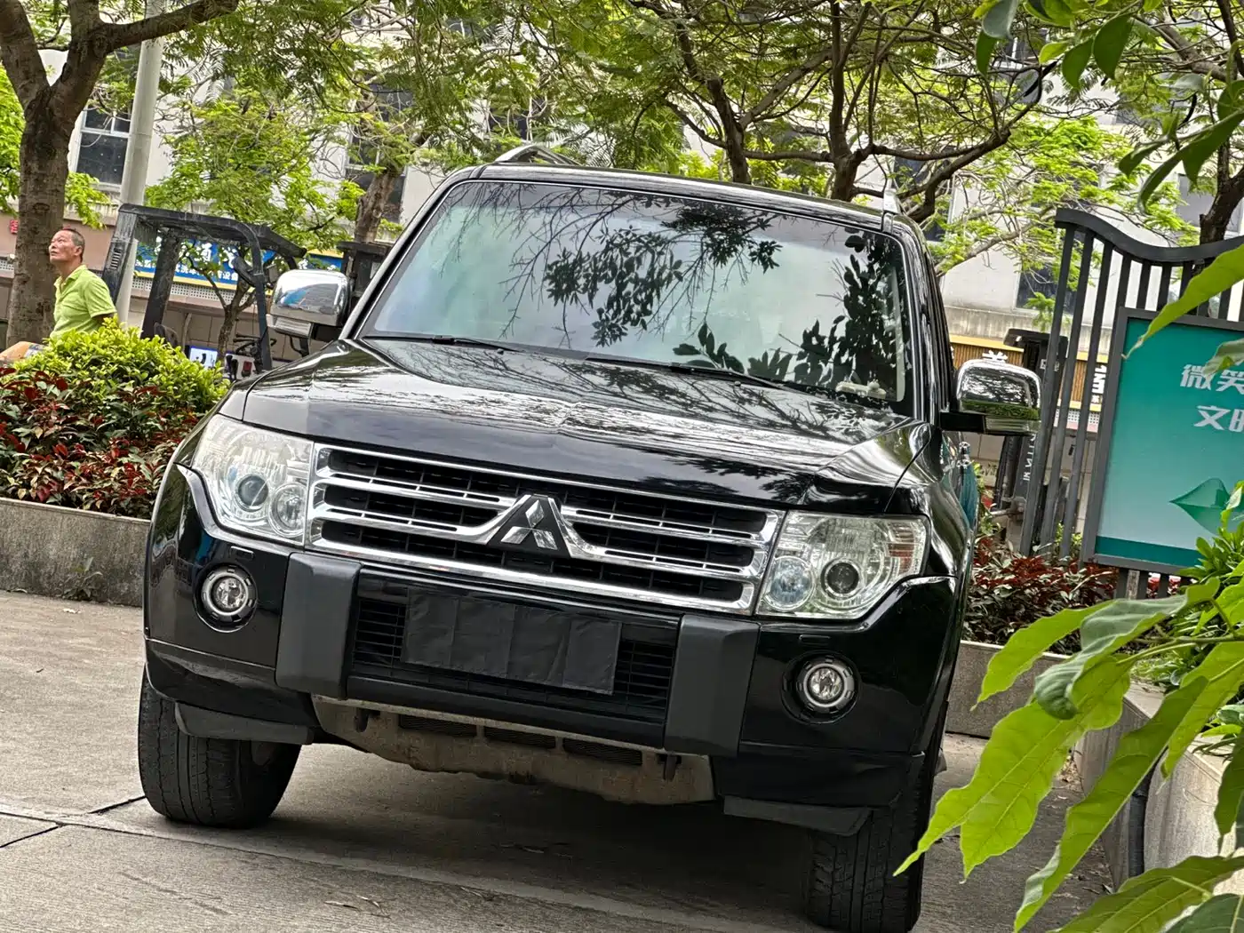 Mitsubishi Pajero (Import) фото 2