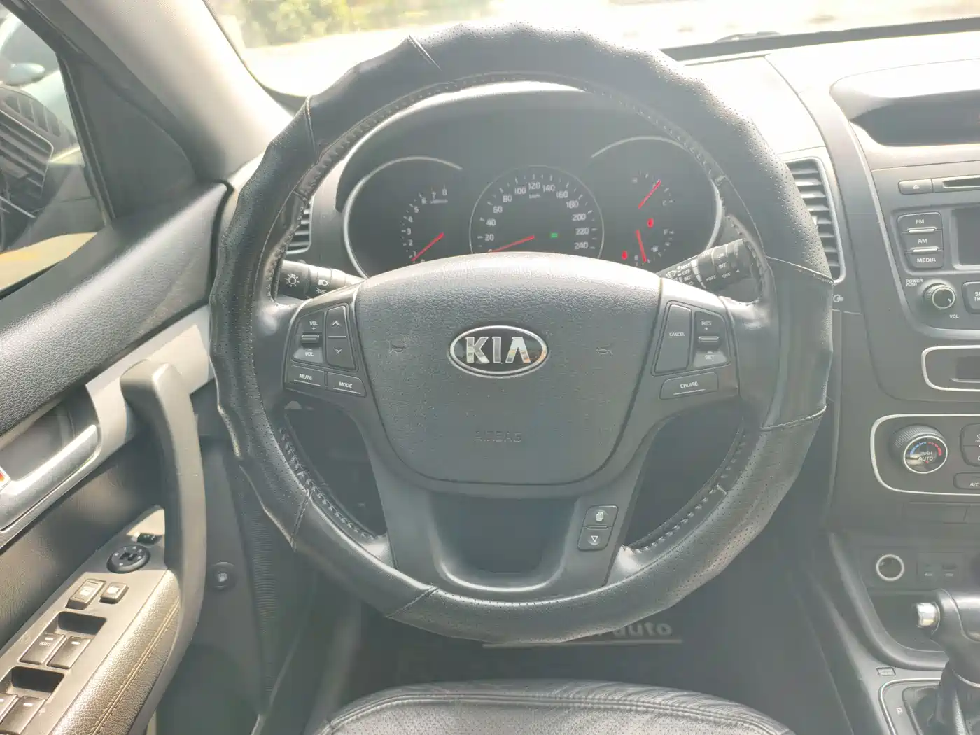 Kia Sorento 2013 2.4L 7-seat Gasoline Comfort Edition фото 9