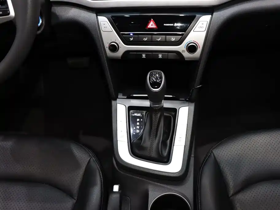 Hyundai Elantra 2016 Model 1.6L Automatic Smart Elite фото 15