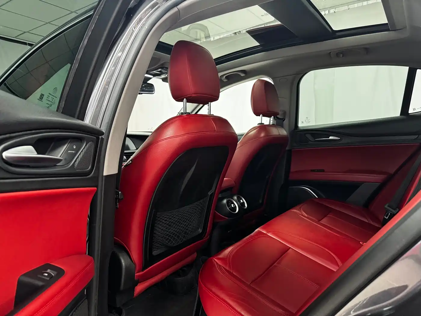 Alfa Romeo Stelvio 2019 2017 2.0T 200HP Luxury Edition