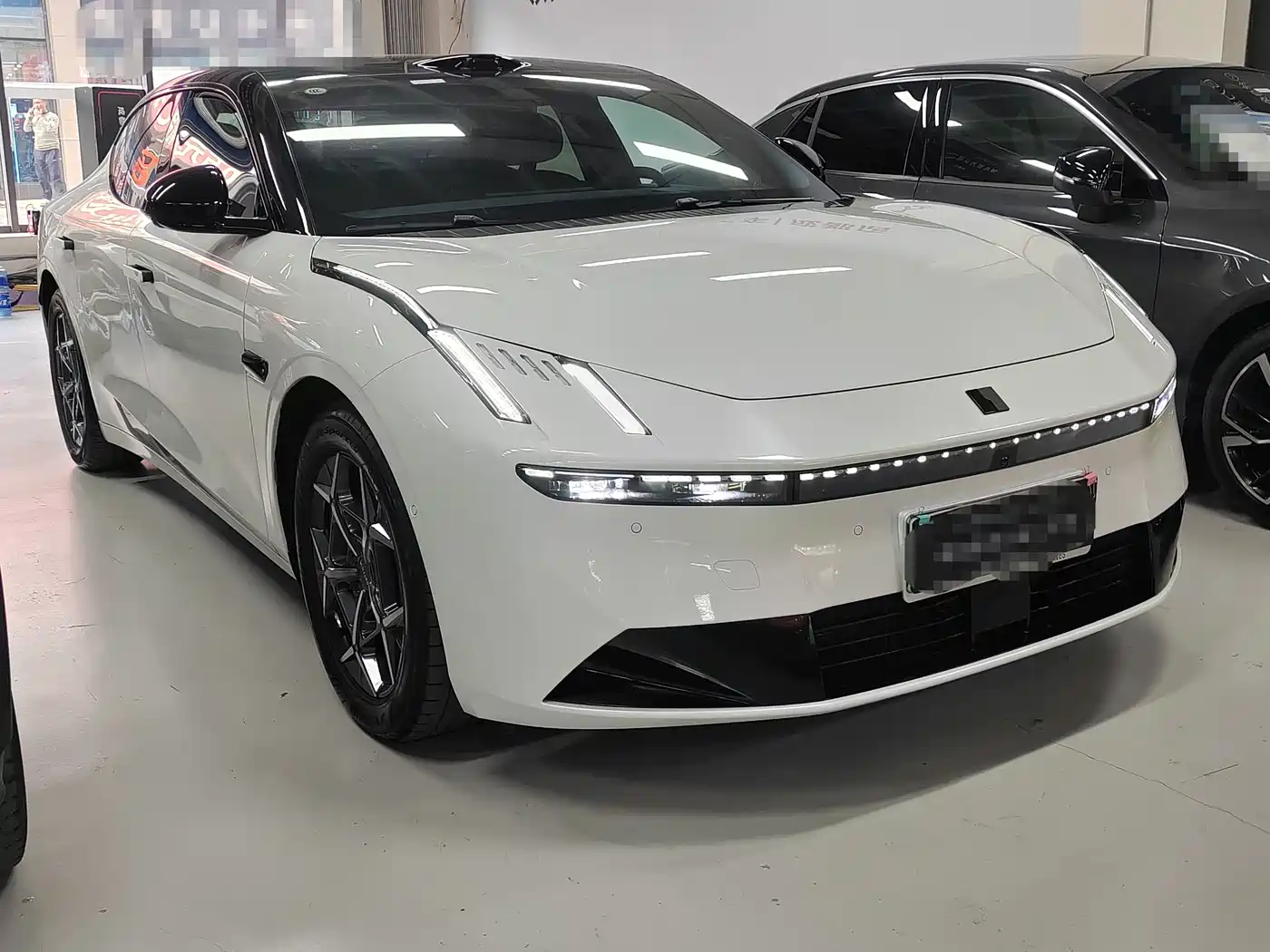 Lynk & Co 10 EM-P 2025 Model 120km Base Version фото 3