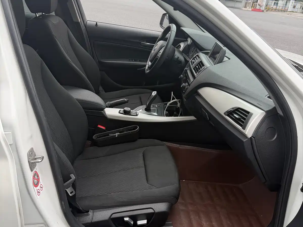 BMW 1 Series (Import) 2016 120i Leading Model фото 10