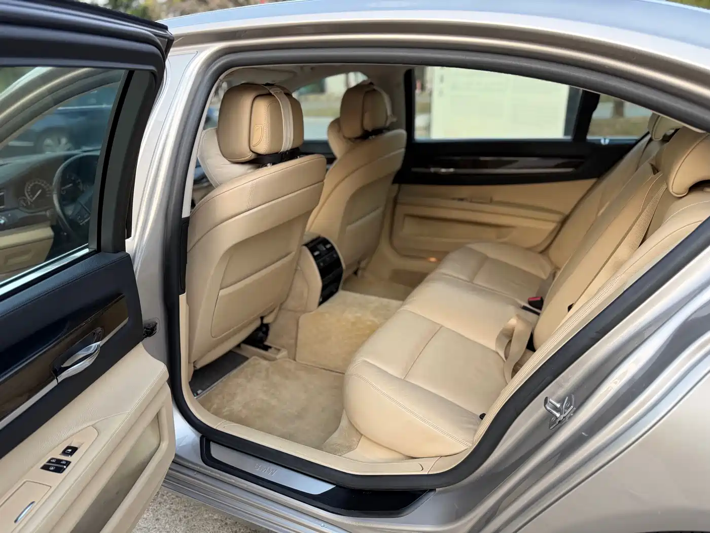 BMW 7 Series 2011 730Li Elegance фото 9