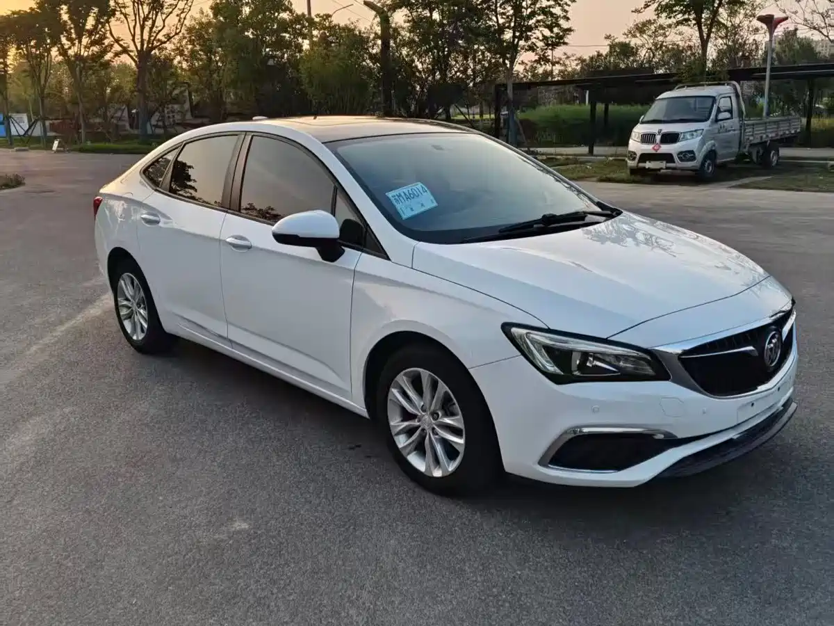 Buick Verano 2018 Sedan 20T Dual Clutch Leading фото 3