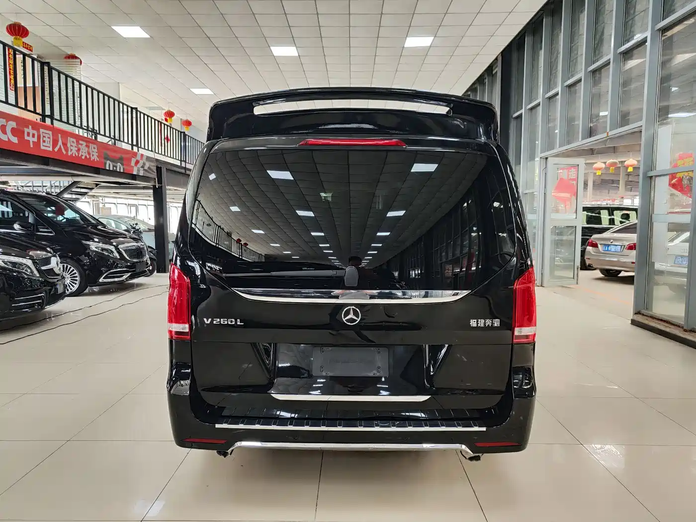 Mercedes-Benz V-Class 2018 V 260 L Premium Long Wheelbase Edition China VI фото 37