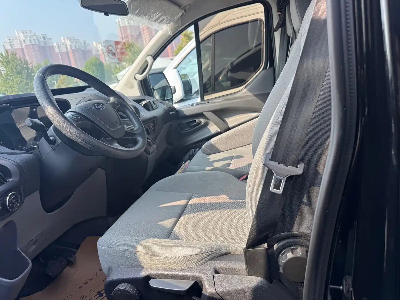 Ford Transit 2023 2022 Model 2.0T Automatic Gasoline Business Travel Luxury Edition Medium Wheelbase Medium Roof 10-12 Seater China VI
