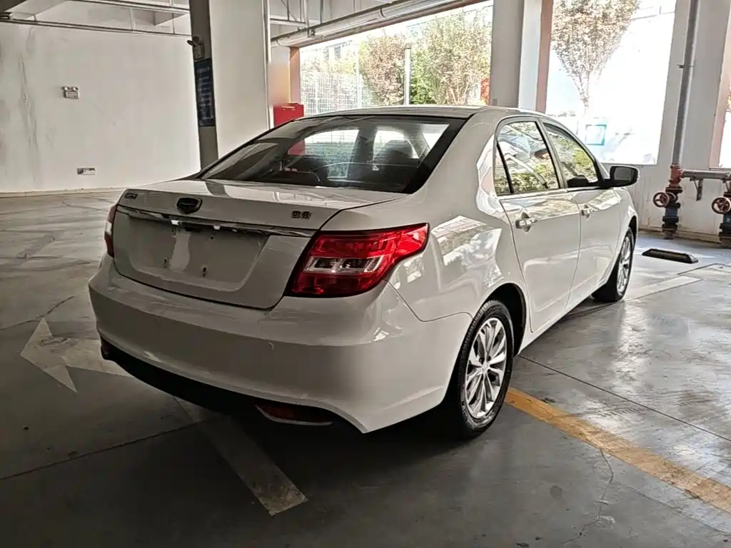 Фото 7 - Geely Vision