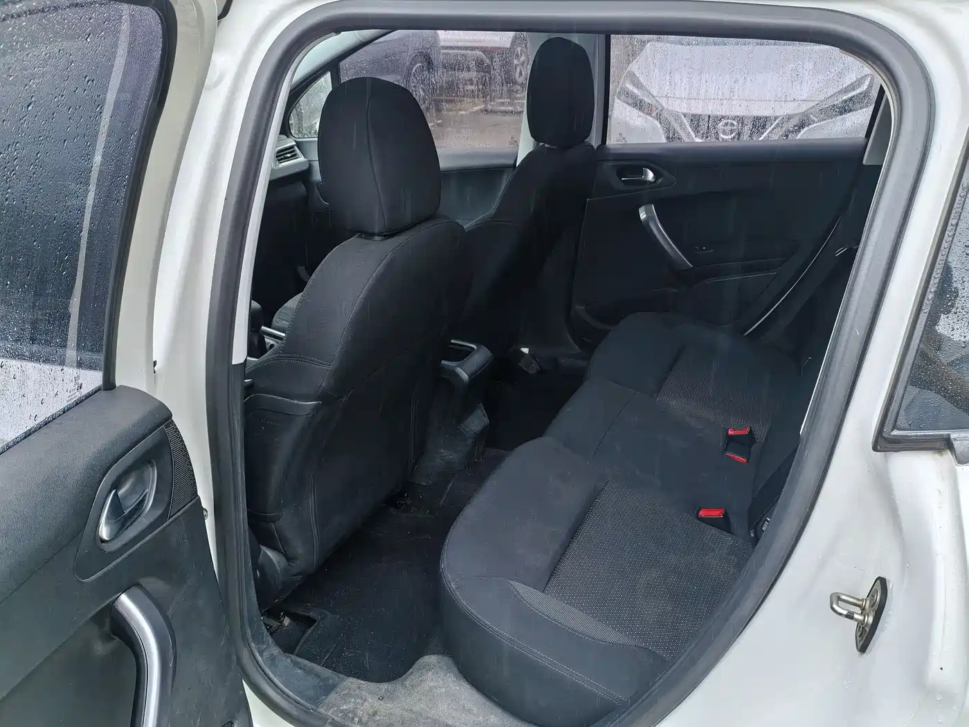 Peugeot 2008 2014 1.6L Manual Fashion Edition фото 6