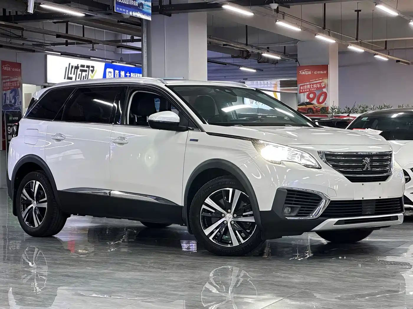 PEUGEOT 5008