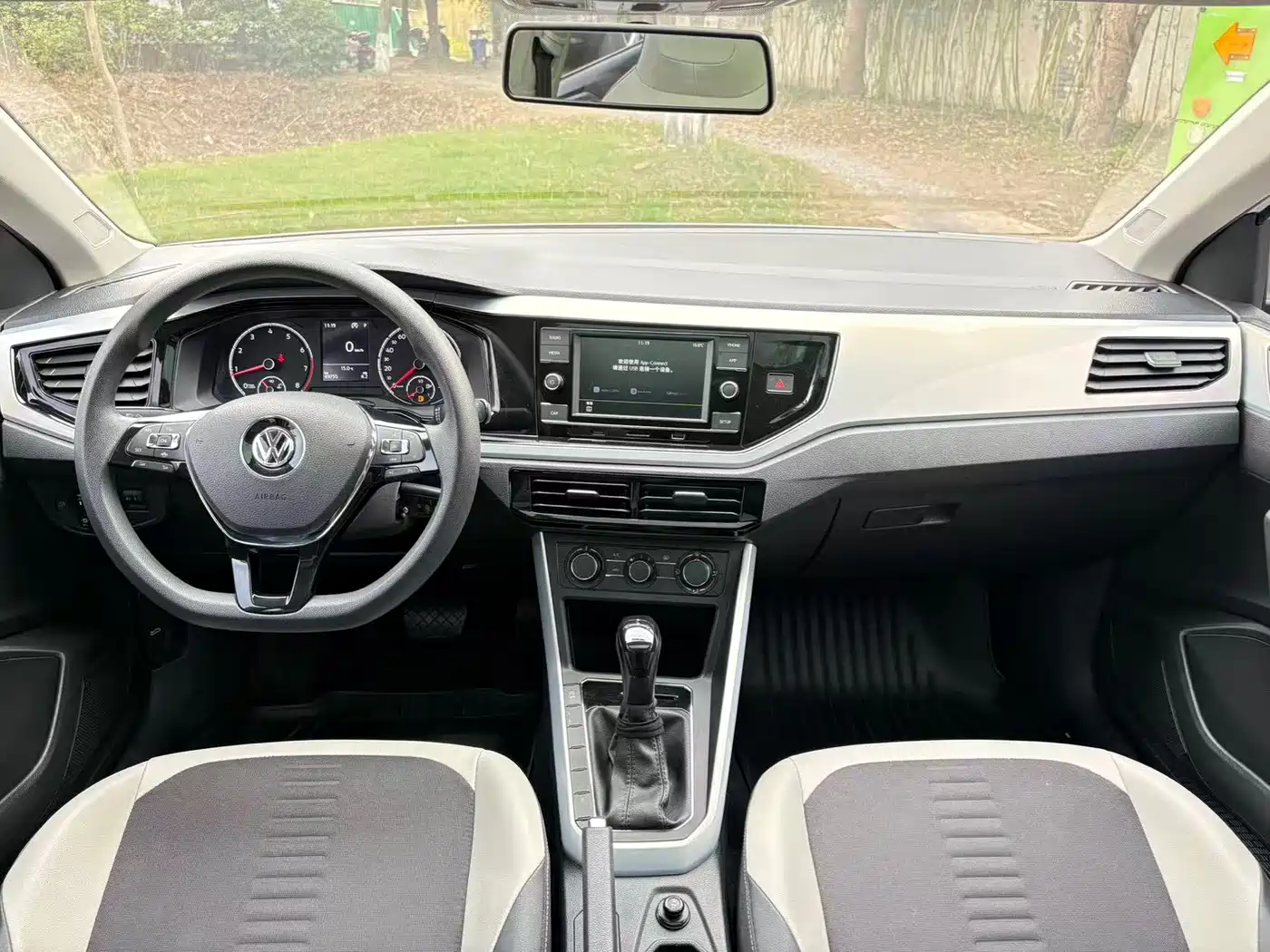 Volkswagen Polo 2019 Plus 1.5L Automatic Colorful Tech Edition фото 5