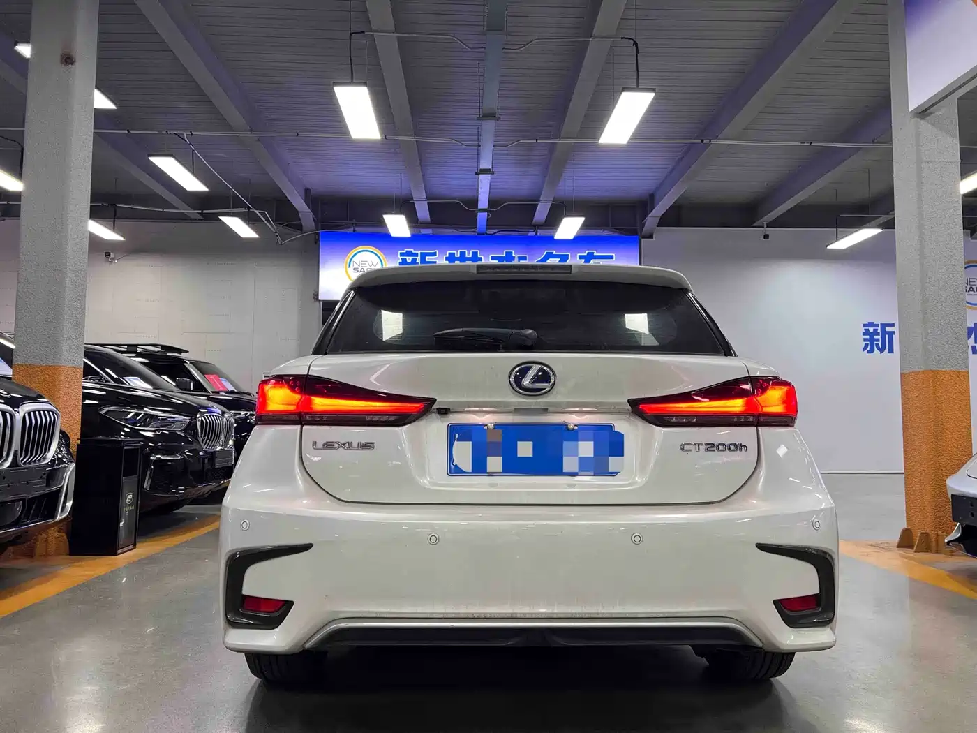 Lexus CT 2017 CT200h Comfort (Single Color, China V) фото 3